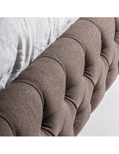 Cama Oslo Tapizada en Terciopelo Marrón con...