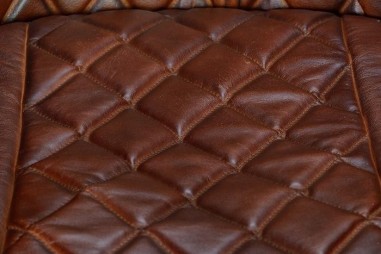 Sillón en Piel Marrón y Hierro Negro – Giner y...