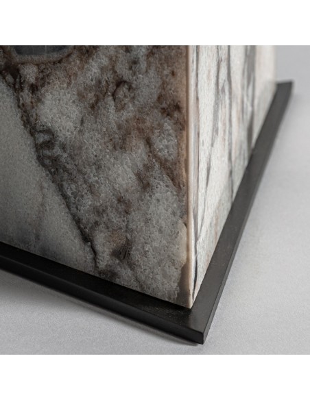 Lámpara de pie Dina de Vical Home – lámpara art déco en mármol gris, metal negro y pantalla bouclé