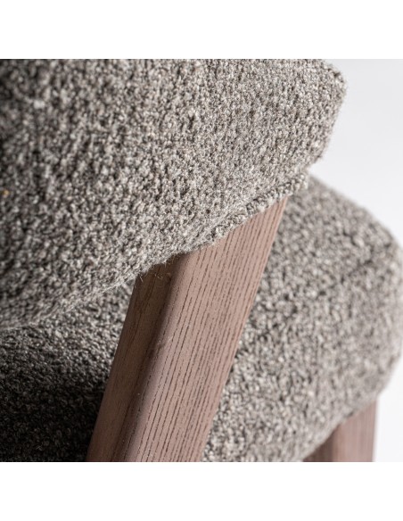 Silla Veney de  Vical en Tonos Oscuros con Roble Marrón y Madera de Caucho – Estilo Contemporáneo