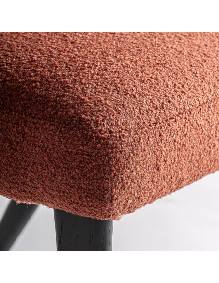 Silla Veney de Vical en Poliéster Rojo con Madera de Roble Negra y Caucho – Estilo Contemporáneo
