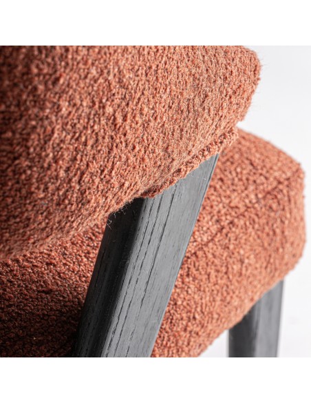 Silla Veney de Vical en Poliéster Rojo con Madera de Roble Negra y Caucho – Estilo Contemporáneo