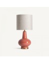 Lámpara de sobremesa contemporánea de vidrio terracota con pantalla de lino beige y estructura de hierro cobre – VICAL