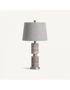 Lámpara de sobremesa art déco de travertino en tonos neutros con estructura de hierro plata y pantalla de lino gris – VICAL