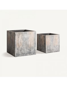 Set de 2 maceteros decorativos de terracota en tonos neutros, con diseño contemporáneo de Vical Home.