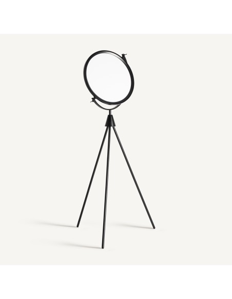 Lámpara de pie Mae de Vical Home en hierro negro y acrílico. Diseño industrial moderno para espacios con carácter y estilo.