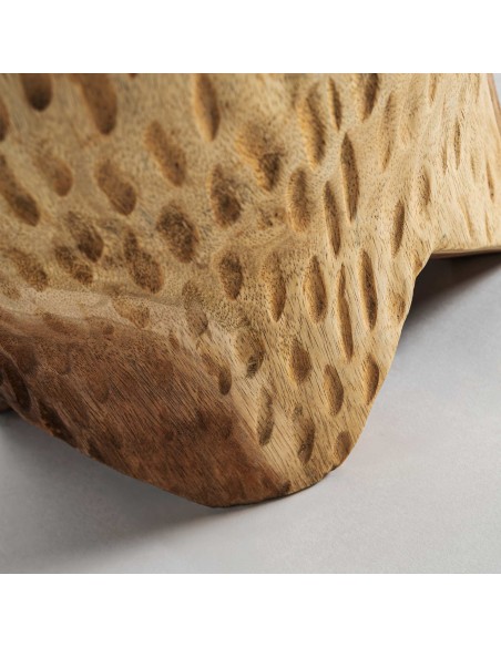 Mesa de Centro Gairo de Vical Home – Madera Suar Tallada con Acabado Natural