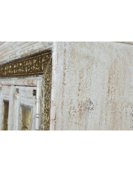 Armario de Madera de Mango Blanco Decapado con Detalles en Bronce – Giner y Colomer