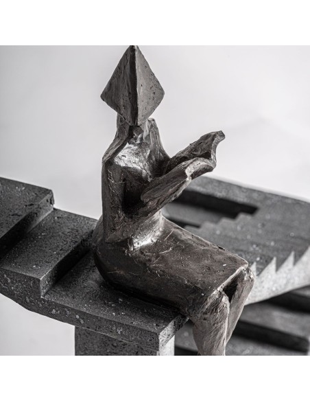 Figura Decorativa de Resina Negra – Vical Home Diseño Moderno