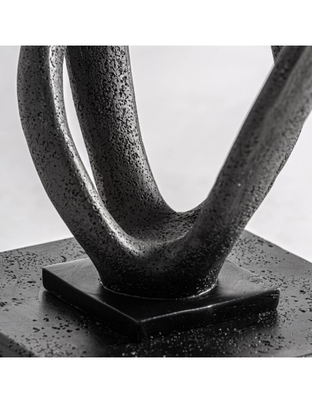 Figura Decorativa Alta de Resina Negra – Vical Home Diseño Contemporáneo
