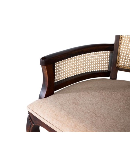 Sillón de Madera de Acacia Giner y Colomer – Diseño Clásico y Artesanal