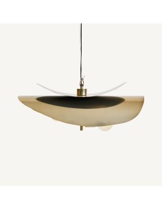 Lámpara de colgar de hierro en color negro y dorado, diseño elegante de estilo art déco con medidas 70x51x30 cm.