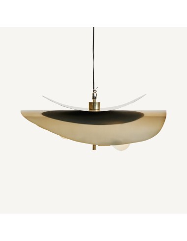 Lámpara de colgar de hierro en color negro y dorado, diseño elegante de estilo art déco con medidas 70x51x30 cm.