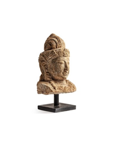 Busto surt thailandés