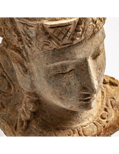 Busto surt thailandés