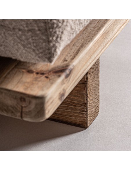 Sofá Givry de Vical Home – Estilo Contemporáneo en Madera de Pino Reciclado