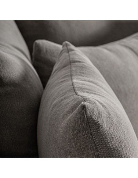 Sofá Corbun de Vical Home en lino topo estilo clásico