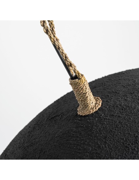 Lámpara de Colgar Lierop Vical Home en Resina Negra y Metal Oro – Formato Compacto