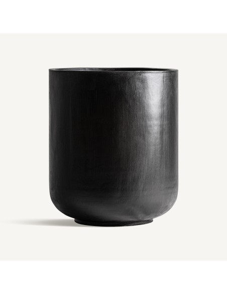Tinaja decorativa en hormigón negro, estilo contemporáneo y resistente, ideal para salones o zonas lounge