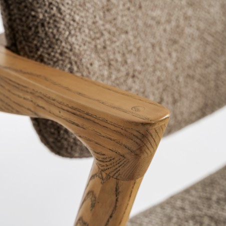 Silla de comedor tapizada en lino color topo Namur de Vical Home – Madera de fresno marrón