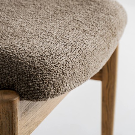 Silla de comedor tapizada en lino color topo Namur de Vical Home – Madera de fresno marrón